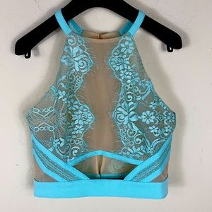 Bargain Cropped Lace Top.